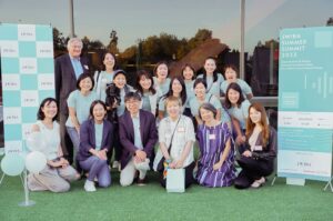 Group photo with Dr. Richard Dasher, participants and event organizers